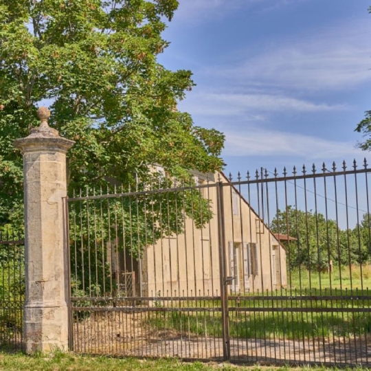  Annonces SAINTSULPICE : Maison / Villa | BEGADAN (33340) | 350 m2 | 190 000 € 